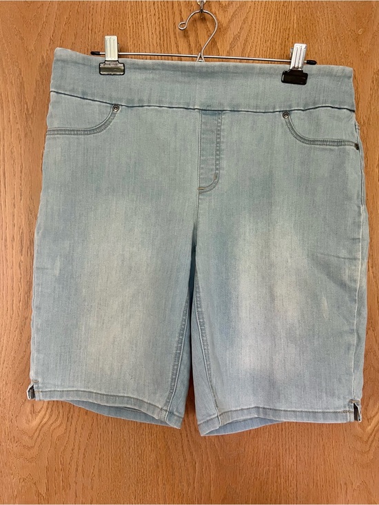 Chico's Pants - Chico's Perfect Stretch Soft Jegging Short size 10